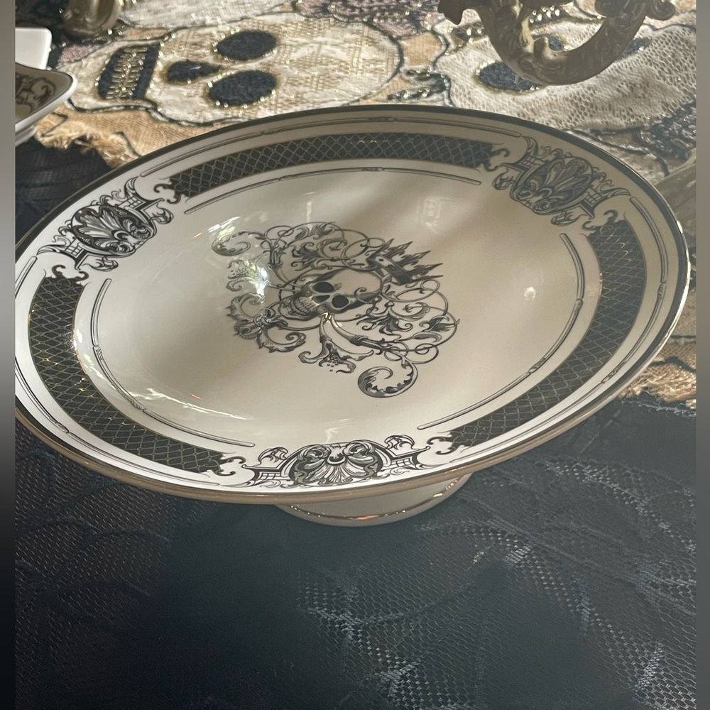 GRACE TEAWARE NWOT Crowned Skull Gothic Design  Fine Porcelain Cake Pedestal